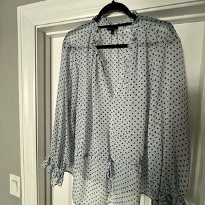 Sweet and cute top.   Great details.